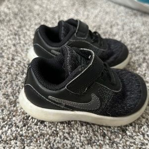 Nike sneakers black toddler size 6
